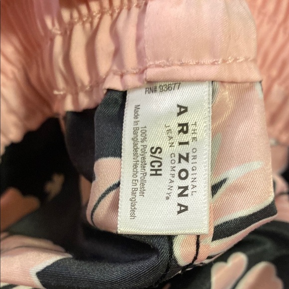 NWOT Women’s Arizona shorts - Picture 3 of 3